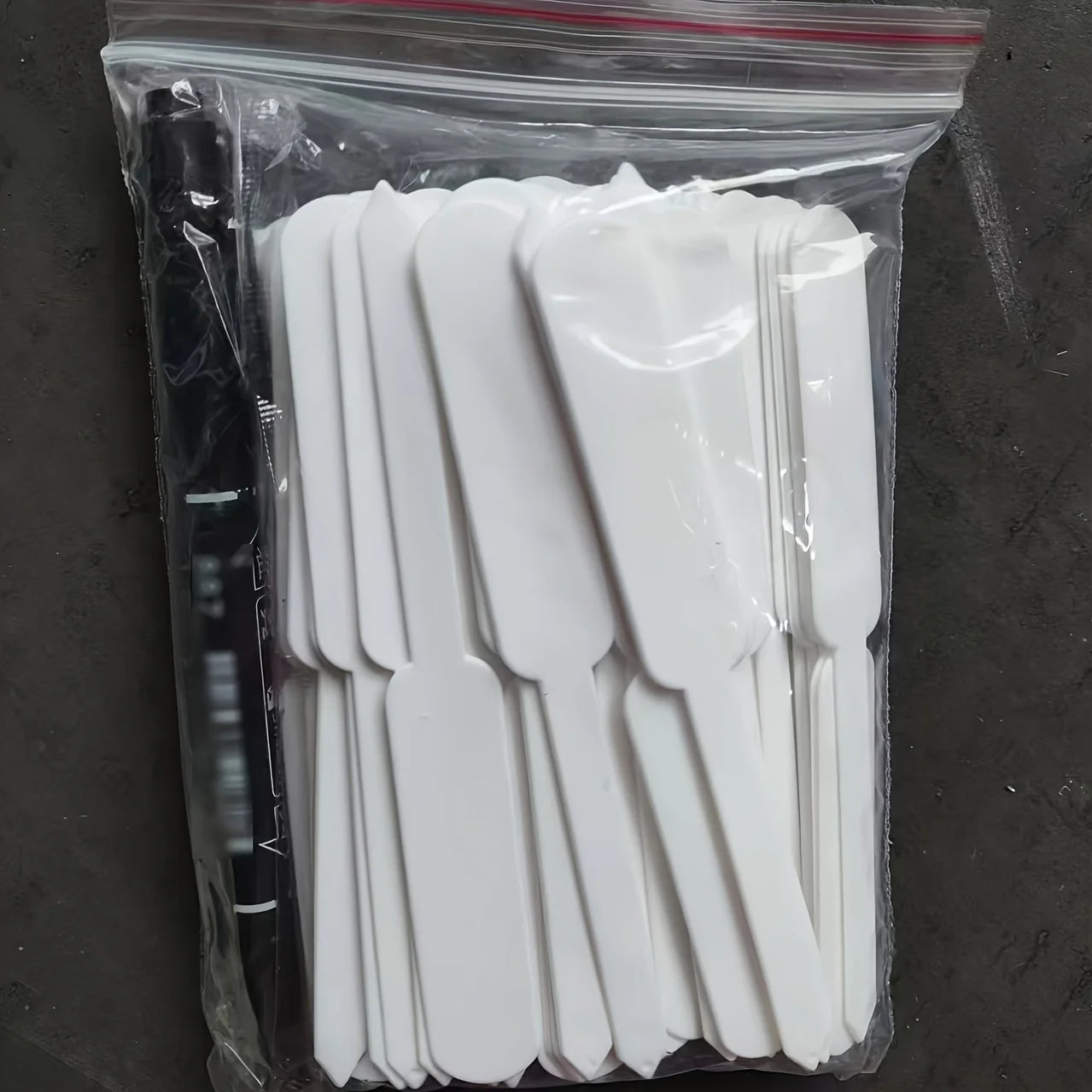 1 Bag/100-Piece White Gardening Label Set with Plant Labels and Markers